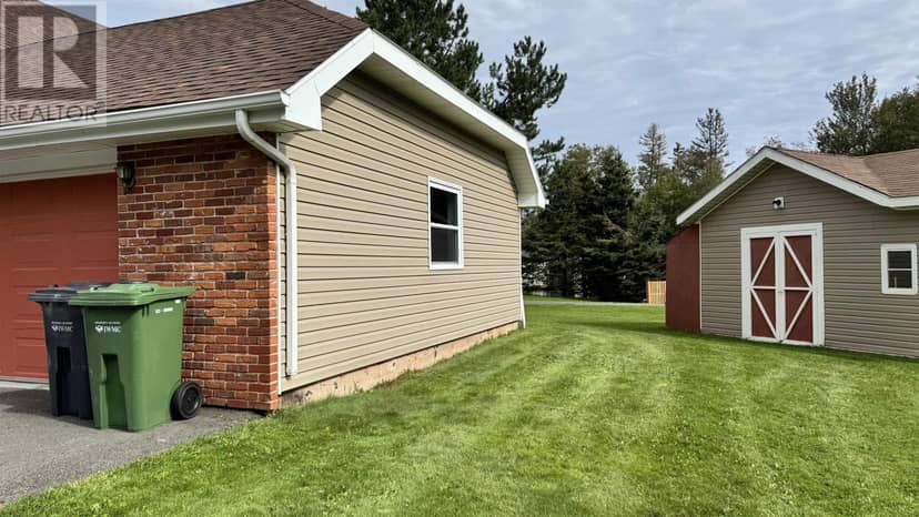 995 Pleasant Grove Road, York, photo 4
