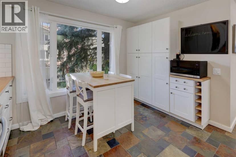 738 Queenston Terrace SE — photo 16 of 40