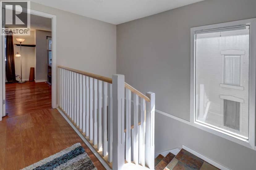 738 Queenston Terrace SE — photo 18 of 40