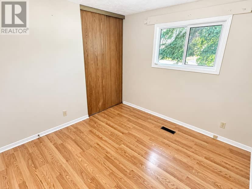 2 Farrell Cres — photo 17 of 35