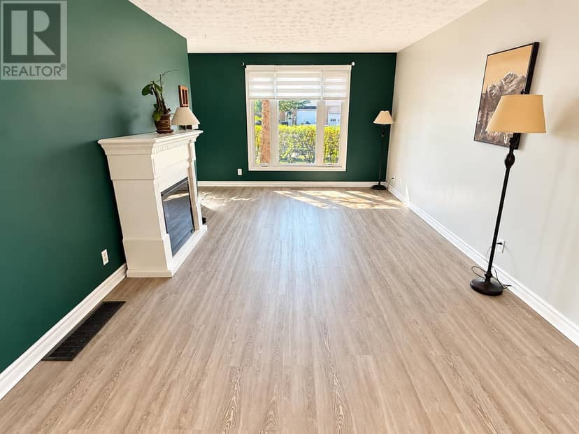 2 Farrell Cres — photo 7 of 35