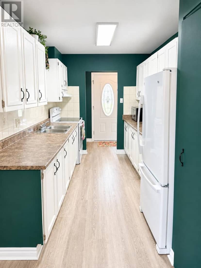 2 Farrell Cres — photo 5 of 35