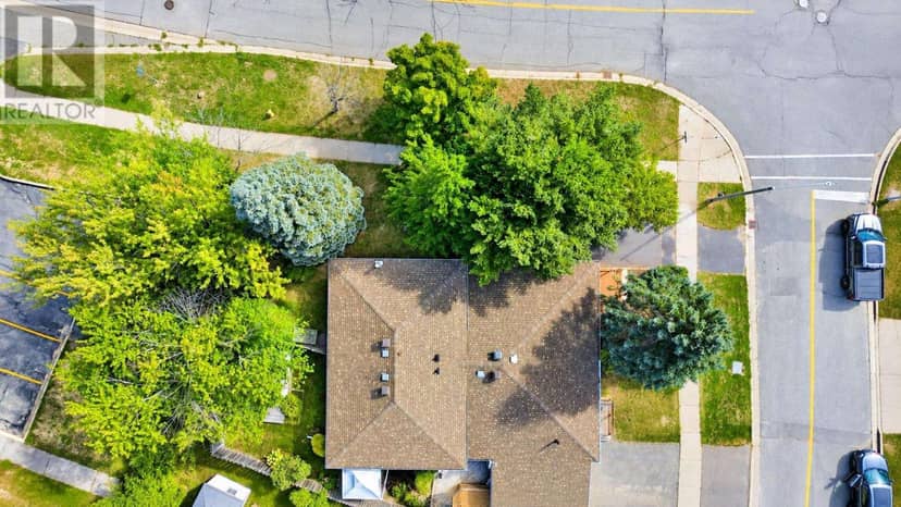 2 Farrell Cres — photo 35 of 35