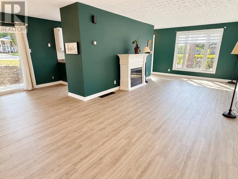 2 Farrell Cres — photo 8 of 35