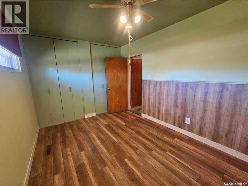 870 11th AVENUE NE — photo 12 of 21
