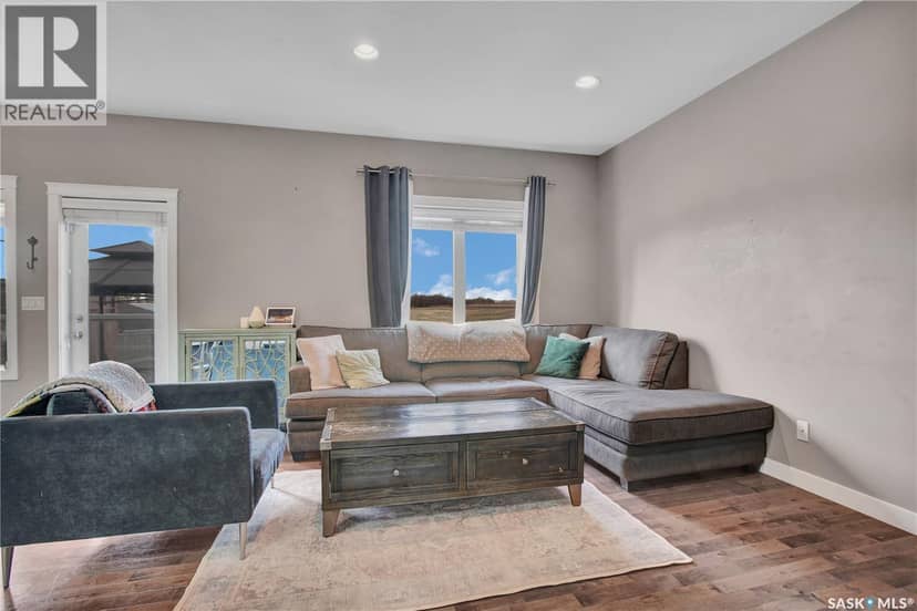 437 Redwood CRESCENT — photo 11 of 32