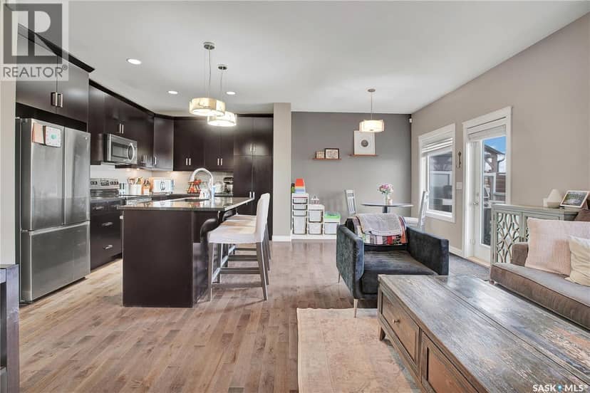 437 Redwood CRESCENT — photo 12 of 32