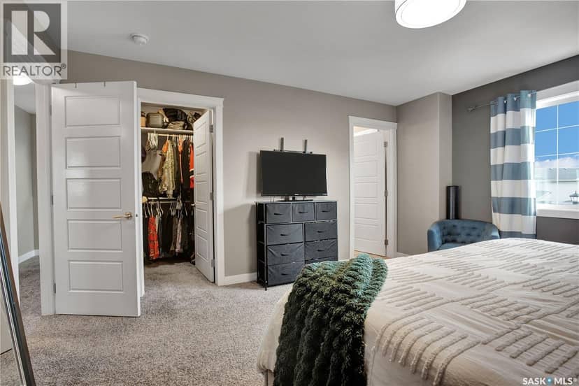 437 Redwood CRESCENT — photo 14 of 32