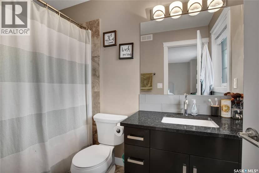 437 Redwood CRESCENT — photo 16 of 32