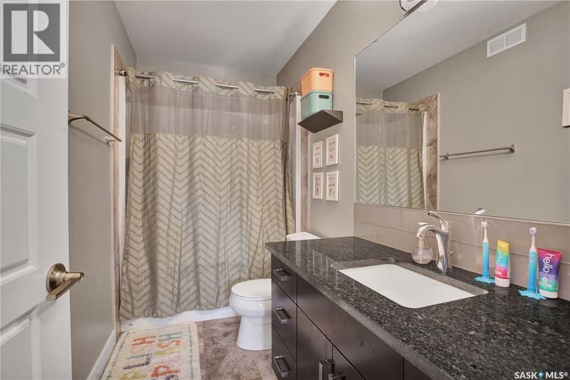 437 Redwood CRESCENT — photo 17 of 32