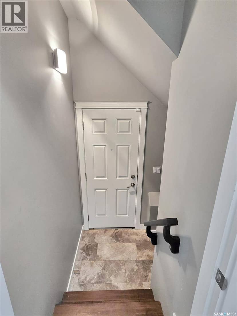 437 Redwood CRESCENT — photo 21 of 32