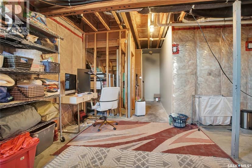 437 Redwood CRESCENT — photo 24 of 32