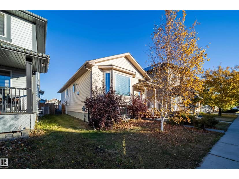 1126 36A AV NW, Edmonton, photo 2