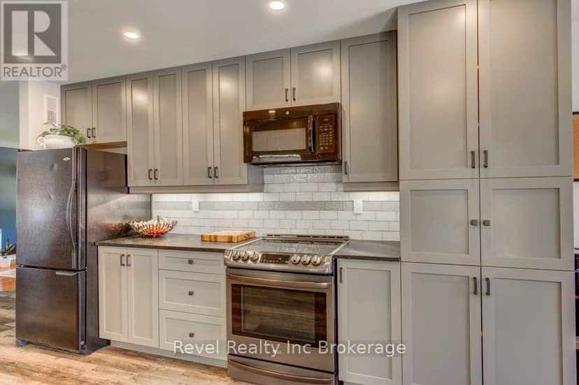 355 Oxford Avenue — photo 12 of 40
