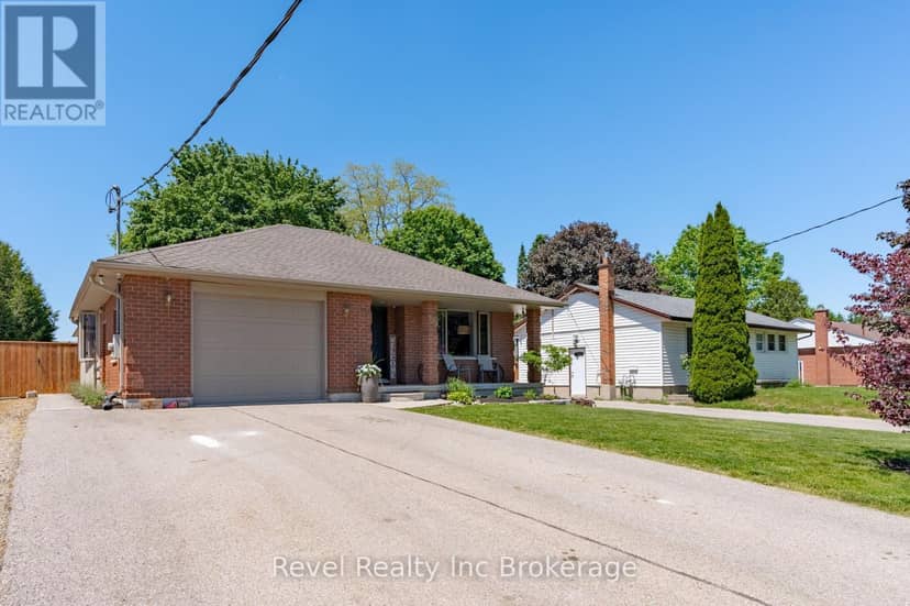 355 Oxford Avenue, Ingersoll, photo 2