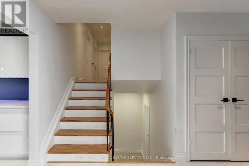 75 Ravensbourne Crescent — photo 18 of 40