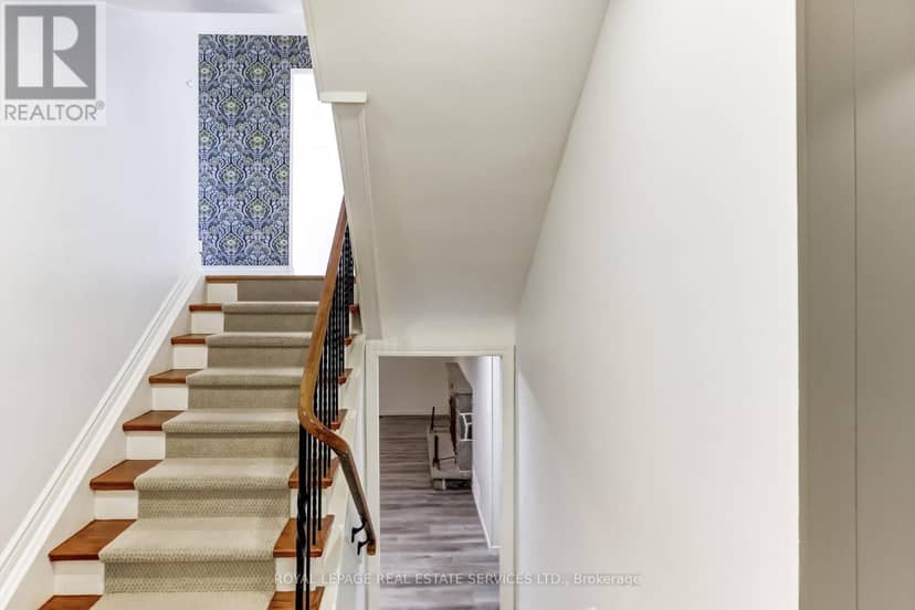 75 Ravensbourne Crescent — photo 30 of 40