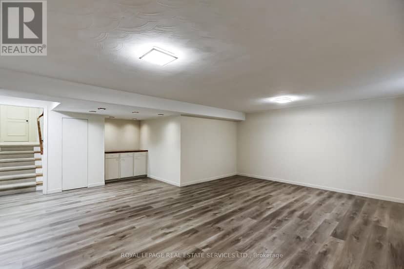 75 Ravensbourne Crescent — photo 40 of 40