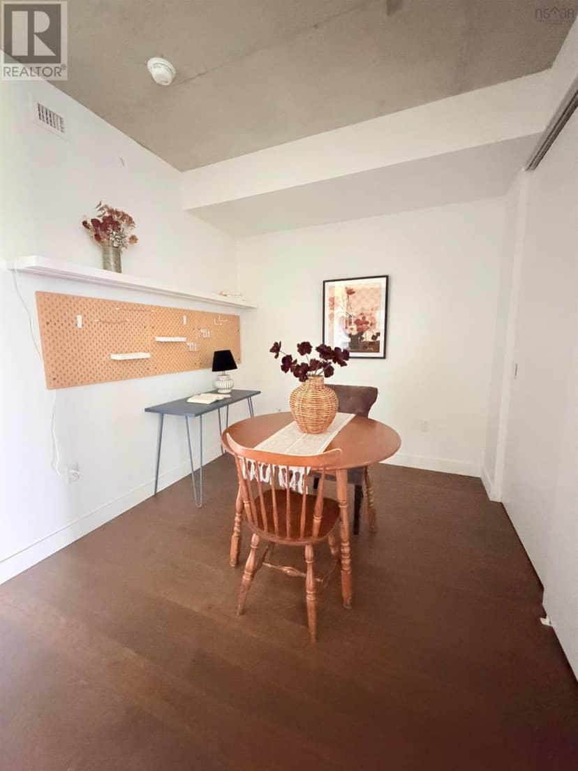 401 1048 Wellington Street — photo 39 of 40
