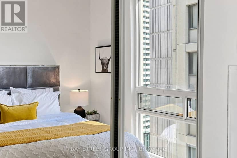 1708 - 1121 Bay Street — photo 24 of 40