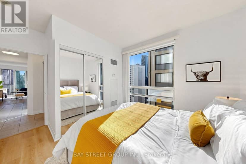 1708 - 1121 Bay Street — photo 25 of 40