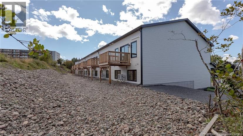 48 Oakhill Crescent — photo 38 of 40