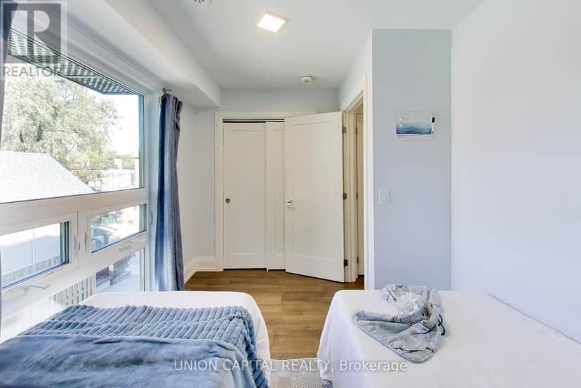 952 Dundas Street E — photo 17 of 40