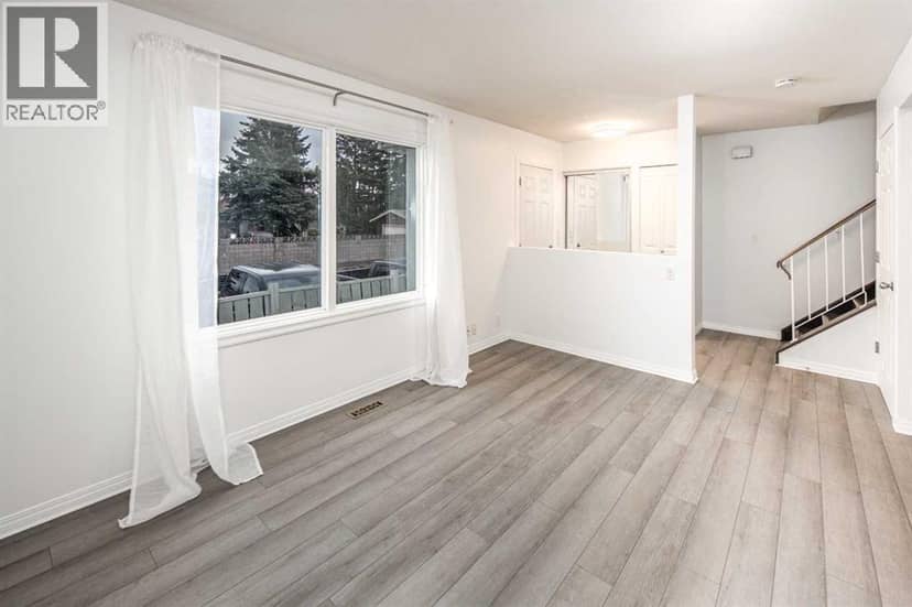 2, 6420 4A Street NE, Calgary, photo 4
