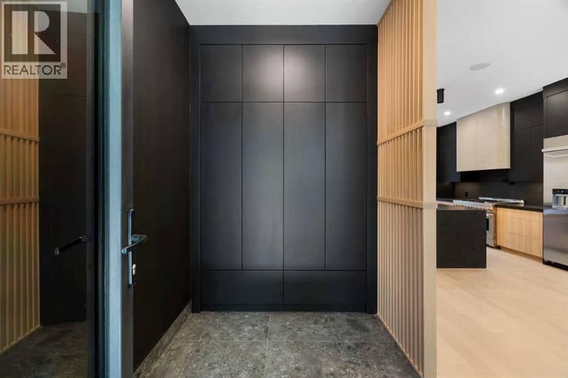 3322 42 Street SW — photo 13 of 40