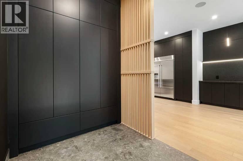 3322 42 Street SW — photo 14 of 40