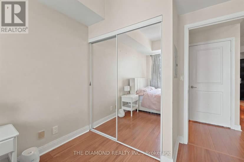 1505 - 90 Absolute Avenue — photo 16 of 29