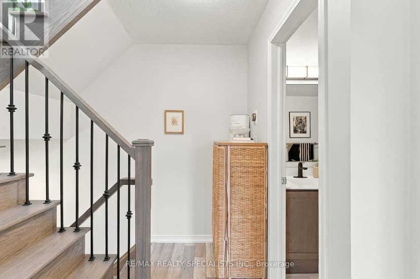 5 - 24 Fieldway Road — photo 22 of 40