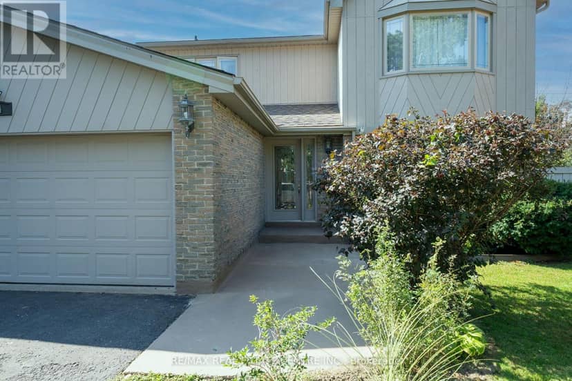 44 Madelaine Crescent, Brampton, photo 2