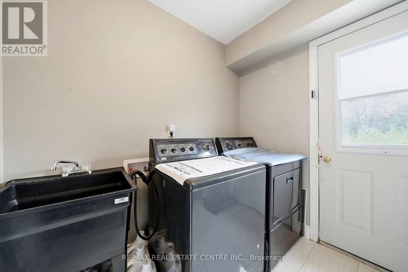 44 Madelaine Crescent — photo 20 of 40