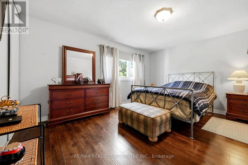 44 Madelaine Crescent — photo 33 of 40