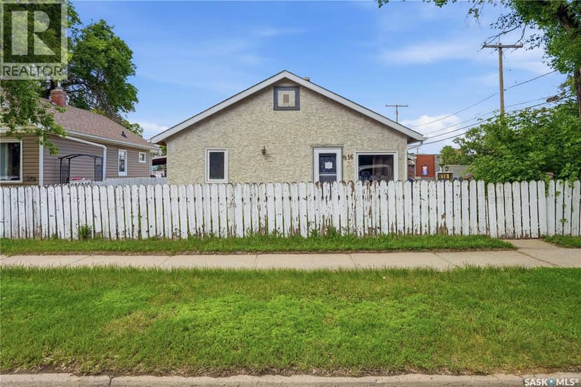 916 Iroquois STREET W, Moose Jaw