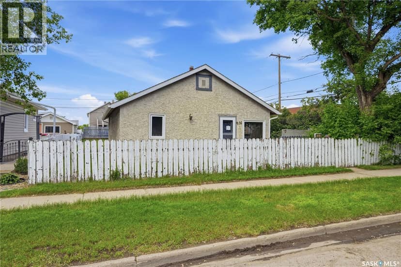 916 Iroquois STREET W, Moose Jaw, photo 2