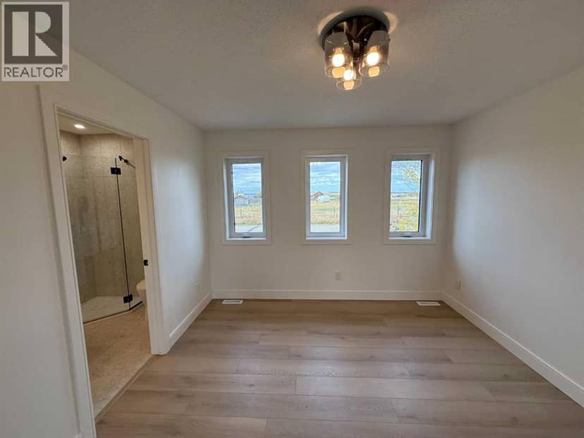 4505 53 Avenue — photo 18 of 40