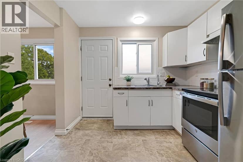 25 UPPER CANADA Drive Unit# 23 — photo 12 of 28