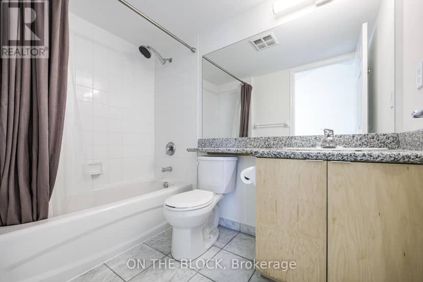 1515 - 230 Queens Quay W — photo 15 of 40