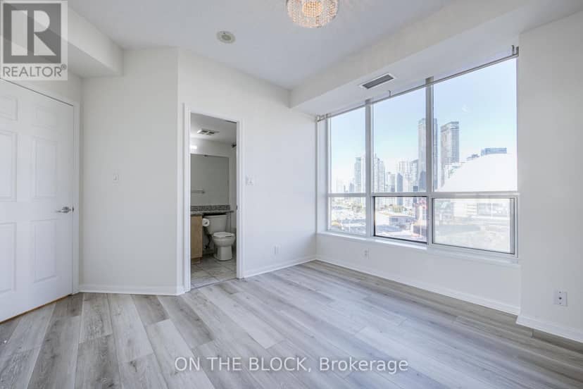 1515 - 230 Queens Quay W — photo 17 of 40