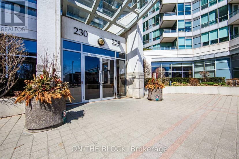 1515 - 230 Queens Quay W — photo 35 of 40
