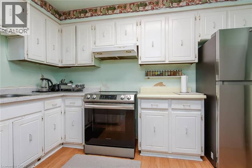304 BLUEVALE Street N Unit# C — photo 14 of 40