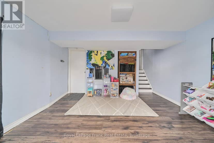 39 - 321 Blackthorn Street — photo 18 of 24
