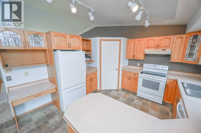 902 Birch Street — photo 17 of 29