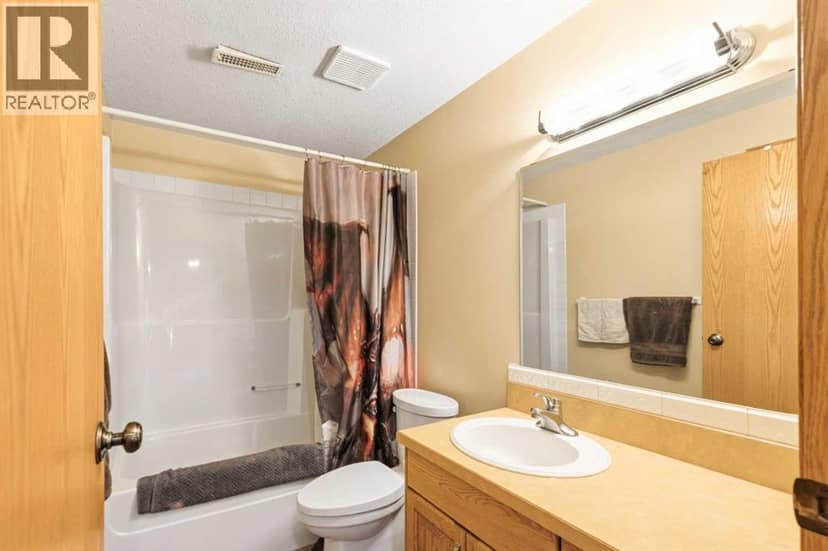 8802 117 Avenue — photo 17 of 21
