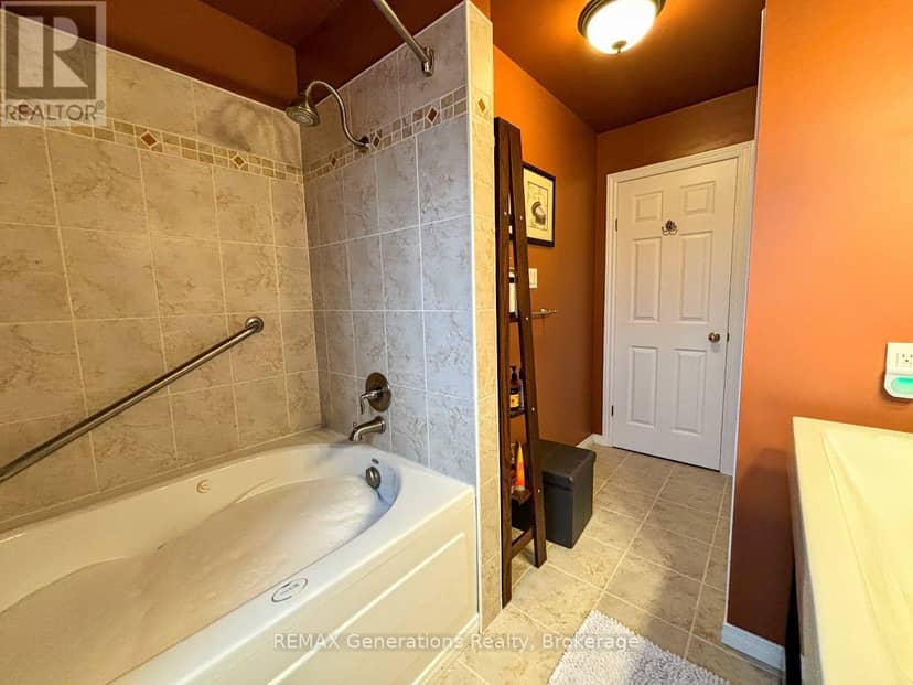 3 Cedar Walk — photo 15 of 40