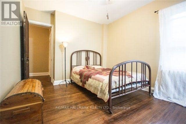 81 Wellington Street E — photo 13 of 18