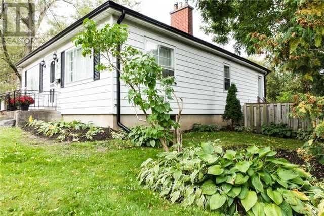 81 Wellington Street E — photo 15 of 18