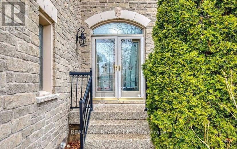 2093 Shorncliffe Boulevard, Oakville, photo 2
